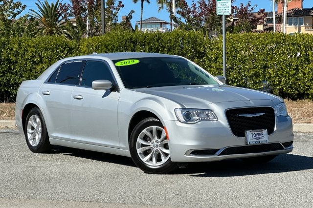 2019 Chrysler 300 Touring