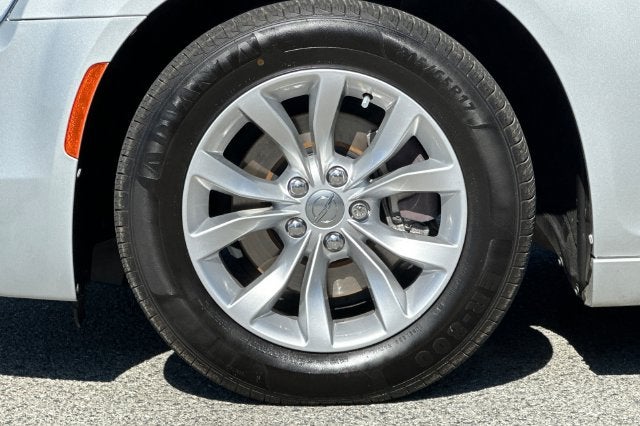 2019 Chrysler 300 Touring