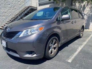 2014 Toyota Sienna LE 7 Passenger