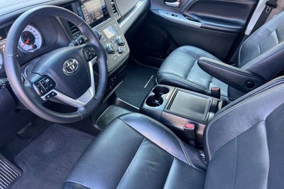 2016 Toyota Sienna SE 8 Passenger