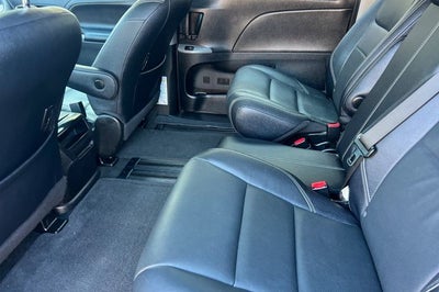 2016 Toyota Sienna SE 8 Passenger