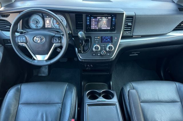 2016 Toyota Sienna SE 8 Passenger