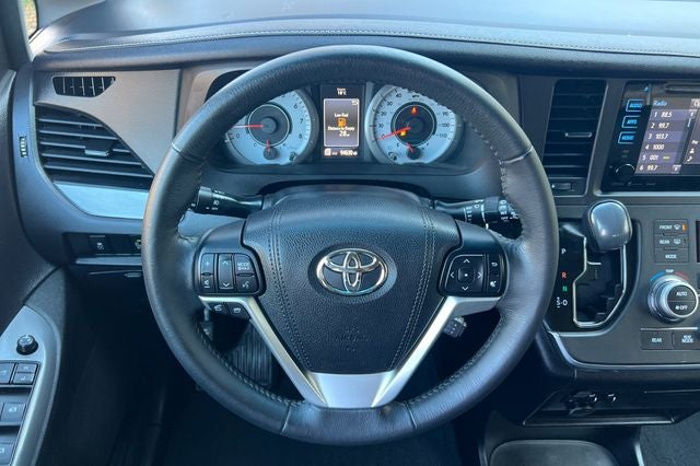 2016 Toyota Sienna SE 8 Passenger