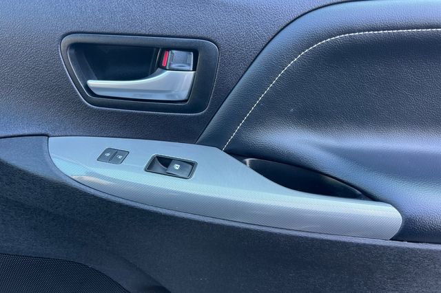 2016 Toyota Sienna SE 8 Passenger