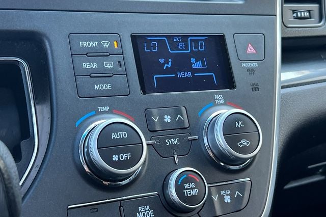 2016 Toyota Sienna SE 8 Passenger