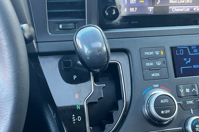 2016 Toyota Sienna SE 8 Passenger