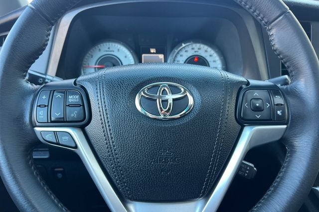 2016 Toyota Sienna SE 8 Passenger
