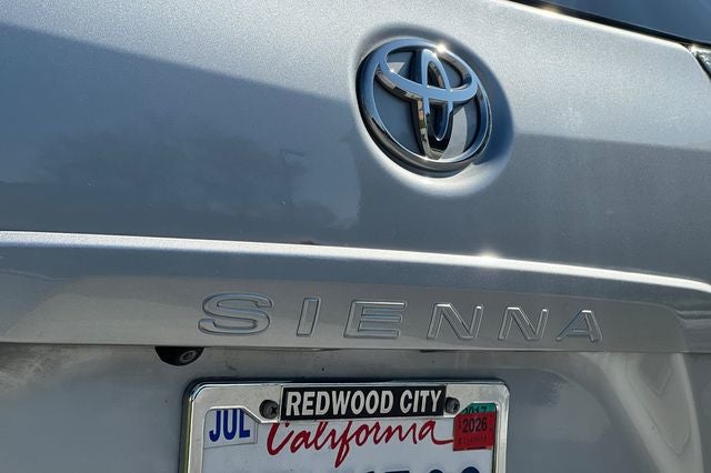 2016 Toyota Sienna SE 8 Passenger