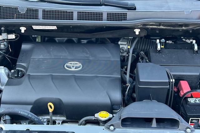 2016 Toyota Sienna SE 8 Passenger