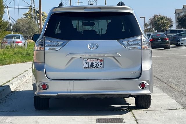 2016 Toyota Sienna SE 8 Passenger
