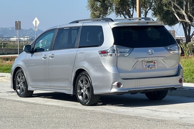 2016 Toyota Sienna SE 8 Passenger