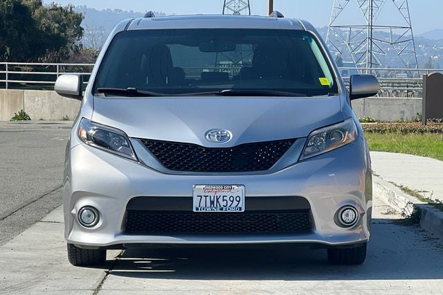 2016 Toyota Sienna SE 8 Passenger