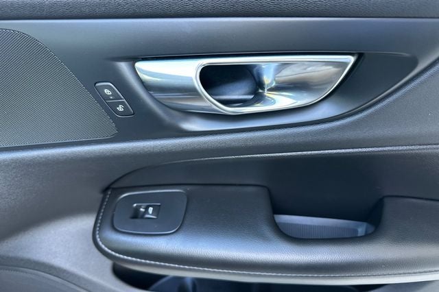 2021 Volvo S60 T5 Momentum