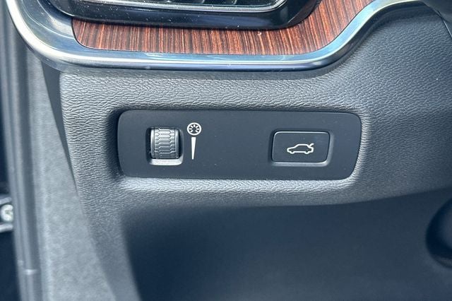 2021 Volvo S60 T5 Momentum