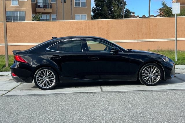 2017 Lexus IS Turbo 200t