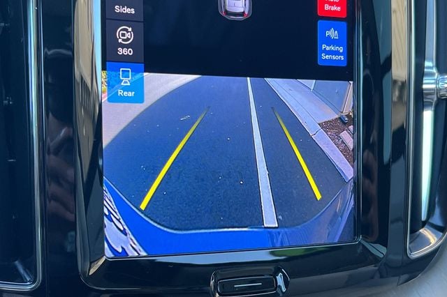 2023 Volvo XC60 B5 Plus Bright Theme