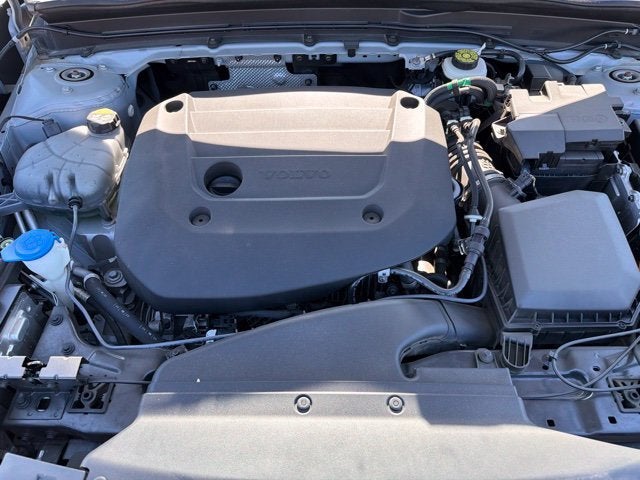 2024 Volvo XC40 B5 Core