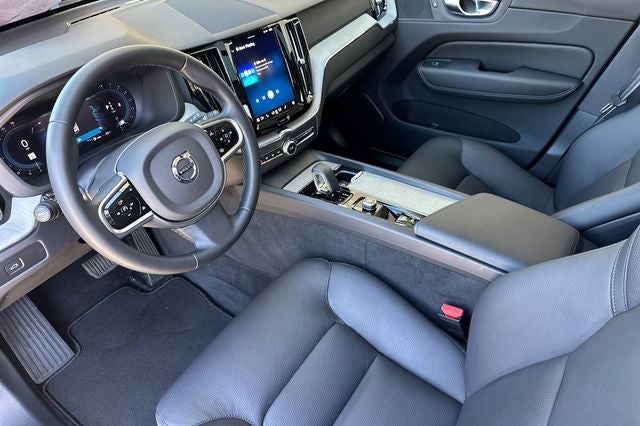 2025 Volvo XC60 B5 Plus
